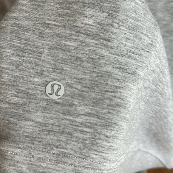 2024 Lululemon City Sweat Pullover Hoodie
Heathered Ultra Light Grey / Sea Salt - Picture 9 of 10